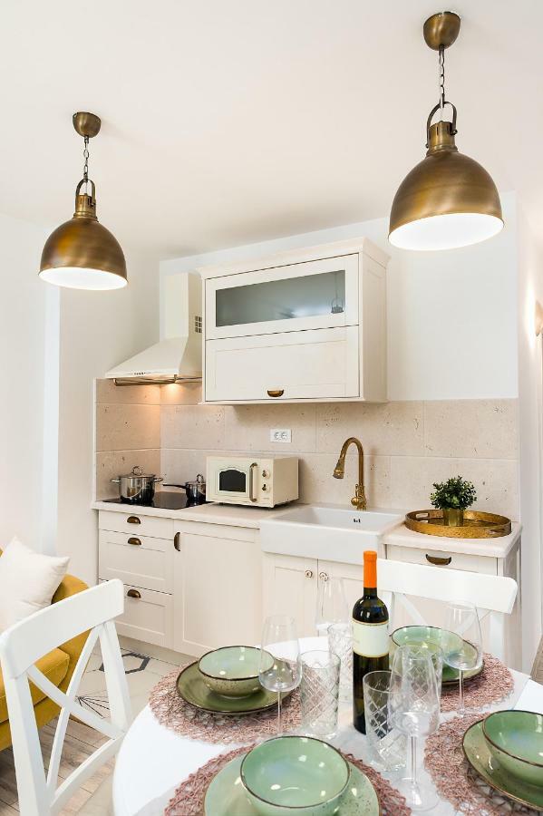 Apartments Mediteraneo فيرسار المظهر الخارجي الصورة