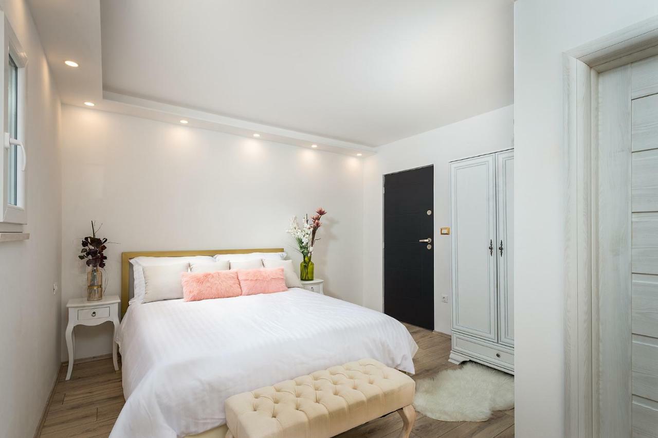 Apartments Mediteraneo فيرسار المظهر الخارجي الصورة
